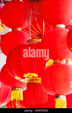 Handgefertigte Fabric rote Laternen hängen Hintergrund für das chinesische Neujahr in Chinatown Stockfoto