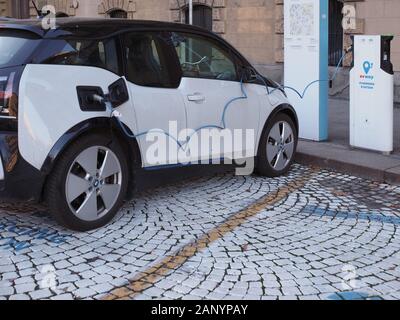 TURIN, Italien - ca. Dezember 2019: Electric Car Ladestation Stockfoto