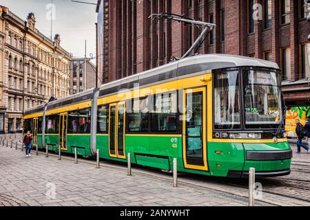 20. September 2018: Helsinki, Finnland - Straßenbahn stoppte in der zentralen Stadt. Stockfoto