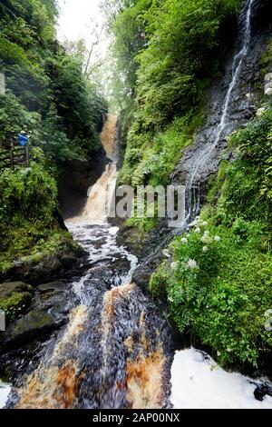 Wasserfälle im Glenariff Forest Park, Co Antrim. Stockfoto