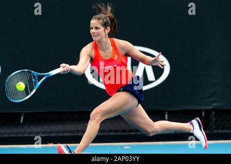 Melbourne, Australien. 20 Jan, 2020. Deutschlands Görges gewinnt ihr erstes Spiel in Melbourne gegen Viktoria Kuzmova. Credit: Frank Molter/dpa/Alamy leben Nachrichten Stockfoto
