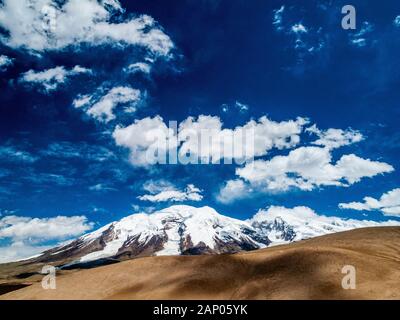 Muztag Ata (7546m), Vater der Eisberge, einer der höchsten Gipfel in Pamir Stockfoto