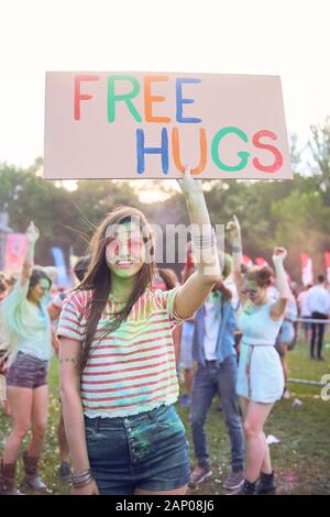 Schöne Frau auf der Party Stockfoto