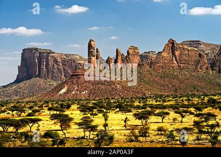 Koraro pinnacles im Gheralta Bergmassiv, nördlichen Teil des Ostafrikanischen Rift Valley, in der Nähe von Hazwien, Tigray, Äthiopien Stockfoto