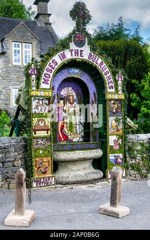 Das Wohlkleiden ist eine jährliche Whitsundade-Tradition, die Hunderte von Jahren zurückreicht und eng mit Tissington und dem Derbyshire Peak District verbunden ist. Stockfoto