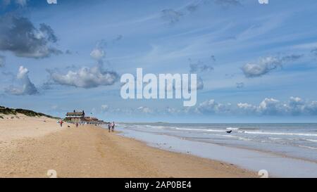 Ein Blick auf die vier Meilen von goldenen Sand in Brancaster Beach. Stockfoto