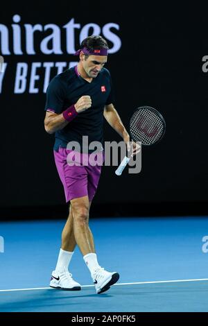 Melbourne, Australien. 20 Jan, 2020. Roger Federer von der Schweiz feiert seinen Sieg über Steve Johnson der Vereinigten Staaten während singles Ihre Männer erste Runde bei den Offenen Australischen Tennismeisterschaften in Melbourne, Australien, Jan. 20, 2020. Credit: Zhu Wei/Xinhua/Alamy leben Nachrichten Stockfoto