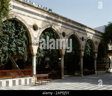 Syrien Arabische Republik. Damaskus. Azm Palace. Osmanische Reich Ära. Es wurde im Jahr 1749 gebaut. Residence für As'ad Pasha al-Azm, Gouverneur von Damaskus. Die nördliche Fassade der Innenhof. Aktuell Museum für Volkskunst und Traditionen. Stockfoto