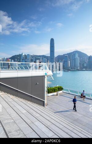 Skyline von Hong Kong Island vom Ocean Terminal Deck, Kowloon, Hongkong Stockfoto