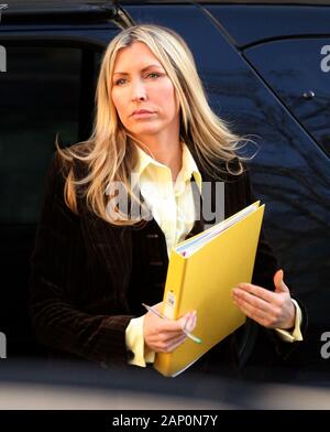 Heather Mills Verlassen der High Court in London am zweiten Tag ihrer Scheidung von Sir Paul McCartney im Jahr 2008. Stockfoto