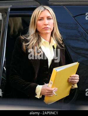 Heather Mills Verlassen der High Court in London am zweiten Tag ihrer Scheidung von Sir Paul McCartney im Jahr 2008. Stockfoto