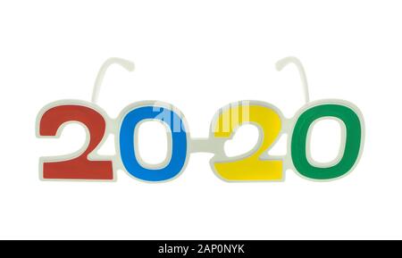 2020 Text mit Brille für Silvester Feier auf weißem Hintergrund Stockfoto