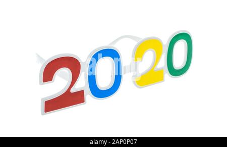 2020 Text mit Brille für Silvester Feier auf weißem Hintergrund Stockfoto