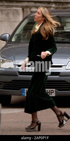 Sir Paul McCartney Verlassen der High Court in London mit barrister Fiona Shackleton während seiner Scheidung Anhörung von Frau Heather Mills im Jahr 2008. Stockfoto