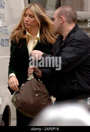 Sir Paul McCartney Verlassen der High Court in London mit barrister Fiona Shackleton während seiner Scheidung Anhörung von Frau Heather Mills im Jahr 2008. Stockfoto