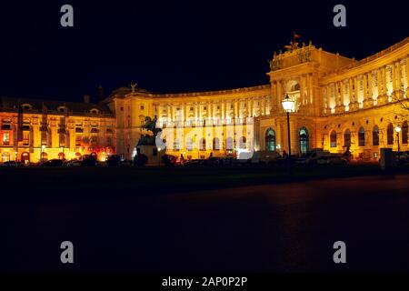 Imperial Palace der Hofburg in der Nacht Stockfoto