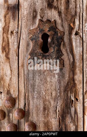 Alte Marokkanische, hölzerne Tür detail. Stockfoto