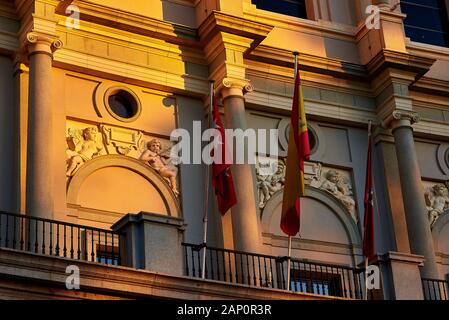 Detail der Westfassade des Königlichen Theaters (Teatro Real oder einfach El Real). Plaza de Oriente. Madrid Stockfoto