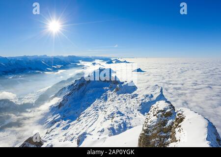 Blick vom Berg Saentis (2502 m), dem höchsten Berg des Alpsteinmassivs. Appenzell, Schweiz Stockfoto