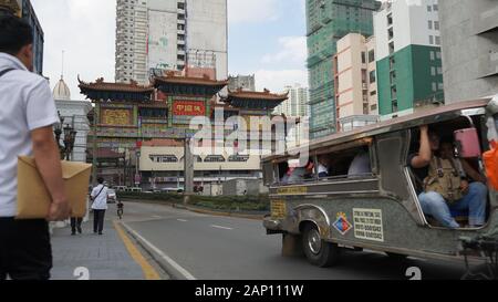 Manila, Philippinen. 20 Jan, 2020. Manila Chinatown ist die älteste Chinatown in der Welt, die 1594 von den Spaniern gegründet wurde als eine Siedlung in der Nähe von Intramuros über Pasig Fluss für die katholischen chinesischen. Es wurde so gebaut, dass Kolonialherren auf die chinesische Migranten halten könnte. (Foto von Joseph Dacalanio/Pacific Press) Quelle: Pacific Press Agency/Alamy leben Nachrichten Stockfoto