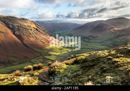 Great Langdale von der Band auf Bowfell, Lake District, Cumbria, Großbritannien Stockfoto