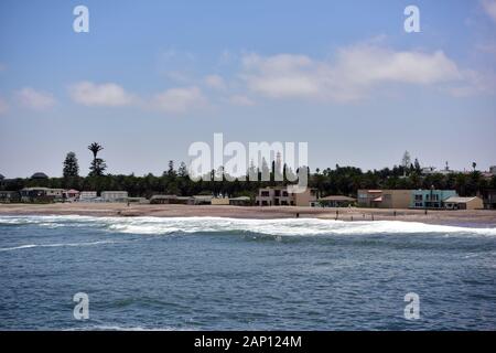 Swakopmund, Namibia. 02 Mär, 2019. Blick vom Pier in der Namibischen Stadt Swakopmund in die erste Zeile der Strandhäuser an der Atlantikküste, am 02.03. 2019. Credit: Matthias Toedt/dpa-Zentralbild/ZB/Picture Alliance | Verwendung weltweit/dpa/Alamy leben Nachrichten Stockfoto