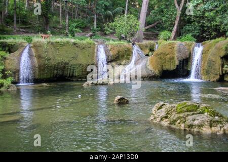 Chet Sao Noi Wasserfall Auf dem Gebiet des Pak Chong Distrikts Nakhon Ratchasima Und des Muak Lek Distrikts, Wang Muang District, Provinz Saraburi, Thai Stockfoto