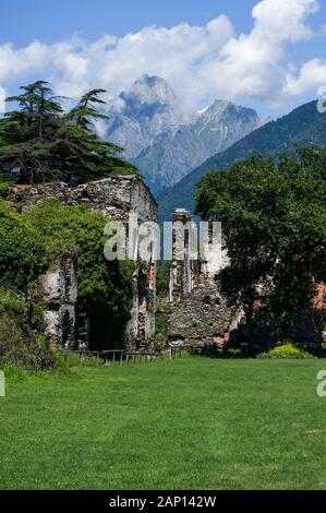 Colico (LC), Italien 08/08/2019 Blick auf die Ruinen von Fuentes fort, das 1600 erbaute Stockfoto