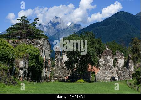 Colico (LC), Italien 08/08/2019 Blick auf die Ruinen von Fuentes fort, das 1600 erbaute Stockfoto