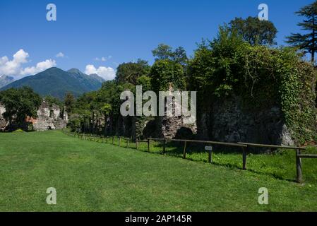 Colico (LC), Italien 08/08/2019 Blick auf die Ruinen von Fuentes fort, das 1600 erbaute Stockfoto