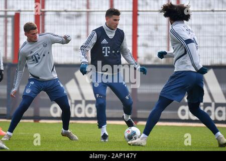 München, Deutschland. 20 Jan, 2020. Lucas HERNANDEZ (FC Bayern München), Aktion, Duelle gegen Michael CUISANCE (FC Bayern München). FC Bayern München Ausbildung auf Saebener Straße. Fußball 1. Bundesliga, Saison 2019/2020, am 20.01.2020. | Verwendung der weltweiten Kredit: dpa/Alamy leben Nachrichten Stockfoto