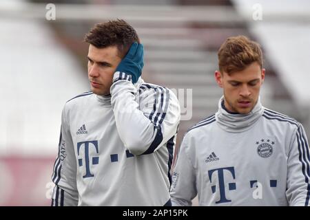 München, Deutschland. 20 Jan, 2020. Lucas HERNANDEZ (FC Bayern München), Geste, rechts: Joshua KIMMICH (FC Bayern München). Aktion, FC Bayern München Ausbildung auf Saebener Straße. Fußball 1. Bundesliga, Saison 2019/2020, am 20.01.2020. | Verwendung der weltweiten Kredit: dpa/Alamy leben Nachrichten Stockfoto