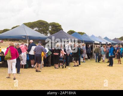 Anzeigen von Penneshaw Markt die Fahrgäste von der Sun Princess Kreuzfahrtschiff auf Kangaroo Island, South Australia, Australien besucht. Stockfoto