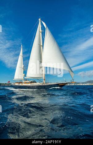 Segelyacht im Mittelmeer Stockfoto