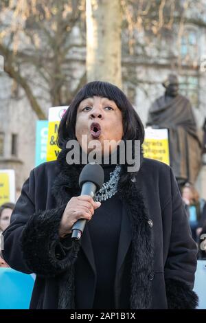 Westminster, London, 20. Jan 2020. Diane Abbott, Schatten Home Secretary, Arbeit Politiker, spricht leidenschaftlich. Alfred Dubs, Baron Dubs, Britischen Peer und Politiker, hat eine neue Änderung des Zuwanderungsgesetzes vorgelegt, um sicherzustellen, dass der Schutzfunktionen für Kind Flüchtlinge bleiben in der Entzug Abkommen Rechnung (WAB). Die Änderung wird in Die Herren mit der Chance, dass die Regierung die Niederlage über die Frage gegenüberstellen könnte, diskutiert werden. Credit: Imageplotter/Alamy leben Nachrichten Stockfoto