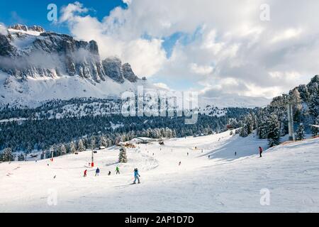 Ansicht eines Skigebietes Resort in Italien Stockfoto