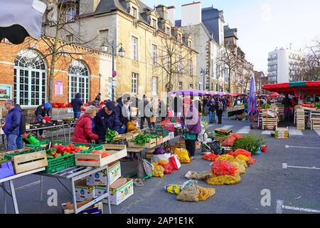 RENNES, Frankreich-28 Dez 2019 - im Jahre 1622 gegründet, ist die Marche des Lices, einen wöchentlichen Bauernmarkt in der Bretagne Hauptstadt, ist der drittgrößte Markt in Fr Stockfoto