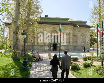 Die Könige und Shahs. 18 Apr, 2017. Die saadabad Palastes Komplexe im Norden der iranischen Hauptstadt Teheran, am 18. April 2017 berücksichtigt. Der Komplex mit 18 Schlössern war einst die Sommerresidenz der Könige und Shahs. Heute sind sie zum Teil als Museen genutzt werden. | Verwendung der weltweiten Kredit: dpa/Alamy leben Nachrichten Stockfoto