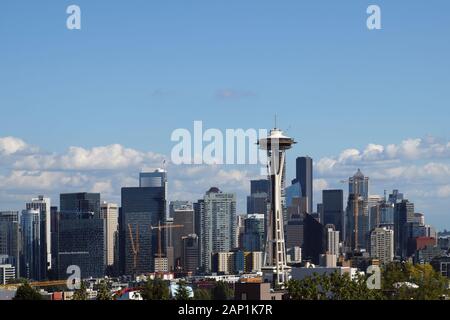 Blick vom Kerry Park (öffentlicher Park und Aussichtspunkt am Südhang des Queen Anne Hill in Seattle). Washington, Vereinigte Staaten. Downtown Seattle. Stockfoto