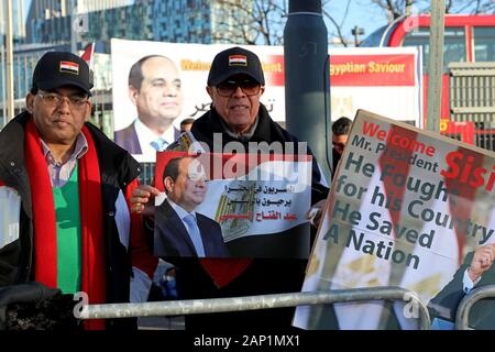 London/UK - Januar 20, 2020: Anhänger von Ägyptens Präsident Abdel Fattah El-Sisi außerhalb des Vereinigten Königreichs Africa Investment Summit in Greenwich, London zeigen Stockfoto