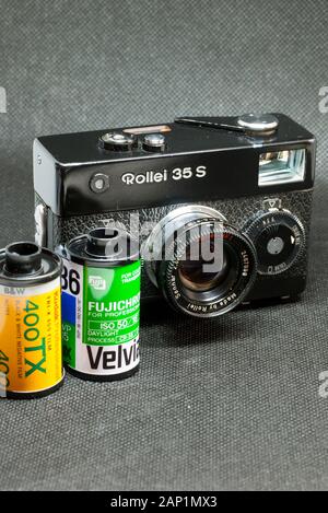 Analoge Kleinbildfilmkamera Rollei 35S. Stockfoto