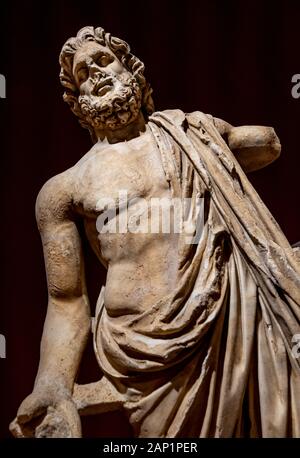 ANTALYA, Türkei - Januar 18, 2020: Zeus Marmorstatue. Das Archäologische Museum von Antalya ist eines der größten Museen in der Türkei Antalya Stadt im Tur entfernt Stockfoto