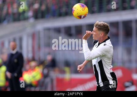 Mailand, Italien. 19. Januar 2020. Italienische Serie A AC Mailand vs Udinese Calcio. Jens Stryger Larsen von Udinese Calcio. Stockfoto