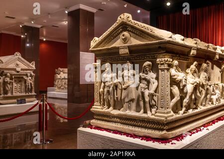 ANTALYA, Türkei - Januar 18, 2020: Die herakles Sarkophag. Das Archäologische Museum von Antalya ist eines der größten Museen in der Türkei Antalya Stadt Stockfoto