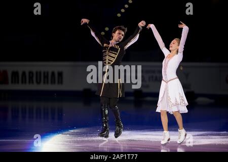 Maria Kazakova und Georgy Reviya von Georgien durchführen, während der Ausstellung Gala an palavela Eisbahn in Turin, Italien am 8. Dezember 2019 Stockfoto