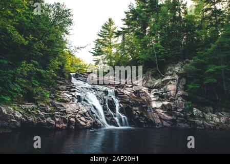 Mary Ann Falls im Cape Breton Highlands National Park, Nova Scotia, Kanada. Wandern auf dem Cabot Trail Stockfoto