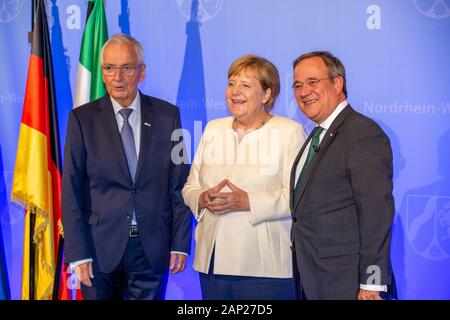 Klaus Töpfer, Angela Merkel und Armin Laschet bei der Verleihung des Staatspreises des Landes Nordrhein-Westfalen 2019 ein, Prof. Dr. Klaus Töpfer am 16. Se Stockfoto