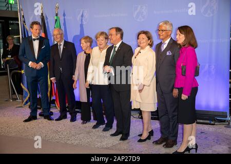 Eckart von Hirschhausen, Klaus Töpfer, mit Frau, Angela Merkel, Armin Laschet, mit Frau und Ashok Sridharan mit Frau bei der Verleihung des Staatspreise Stockfoto