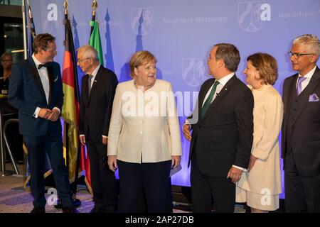 Eckart von Hirschhausen, Klaus Töpfer, mit Frau, Angela Merkel, Armin Laschet, mit Frau und Ashok Sridharan mit Frau bei der Verleihung des Staatspreise Stockfoto