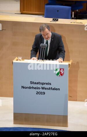 Armin Laschet bei der Verleihung des Staatspreises des Landes Nordrhein-Westfalen 2019 ein, Prof. Dr. Klaus Töpfer am 16. September 2019 im wccb Bonn, Altes Stockfoto